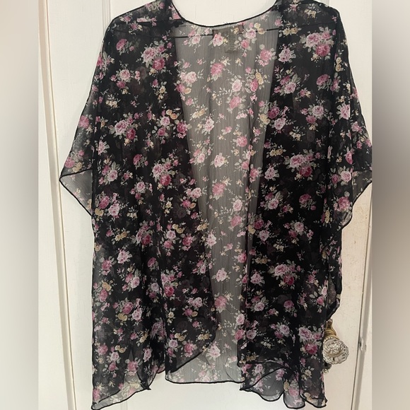 Band of Gypsies Floral Kimono - Picture 2 of 3